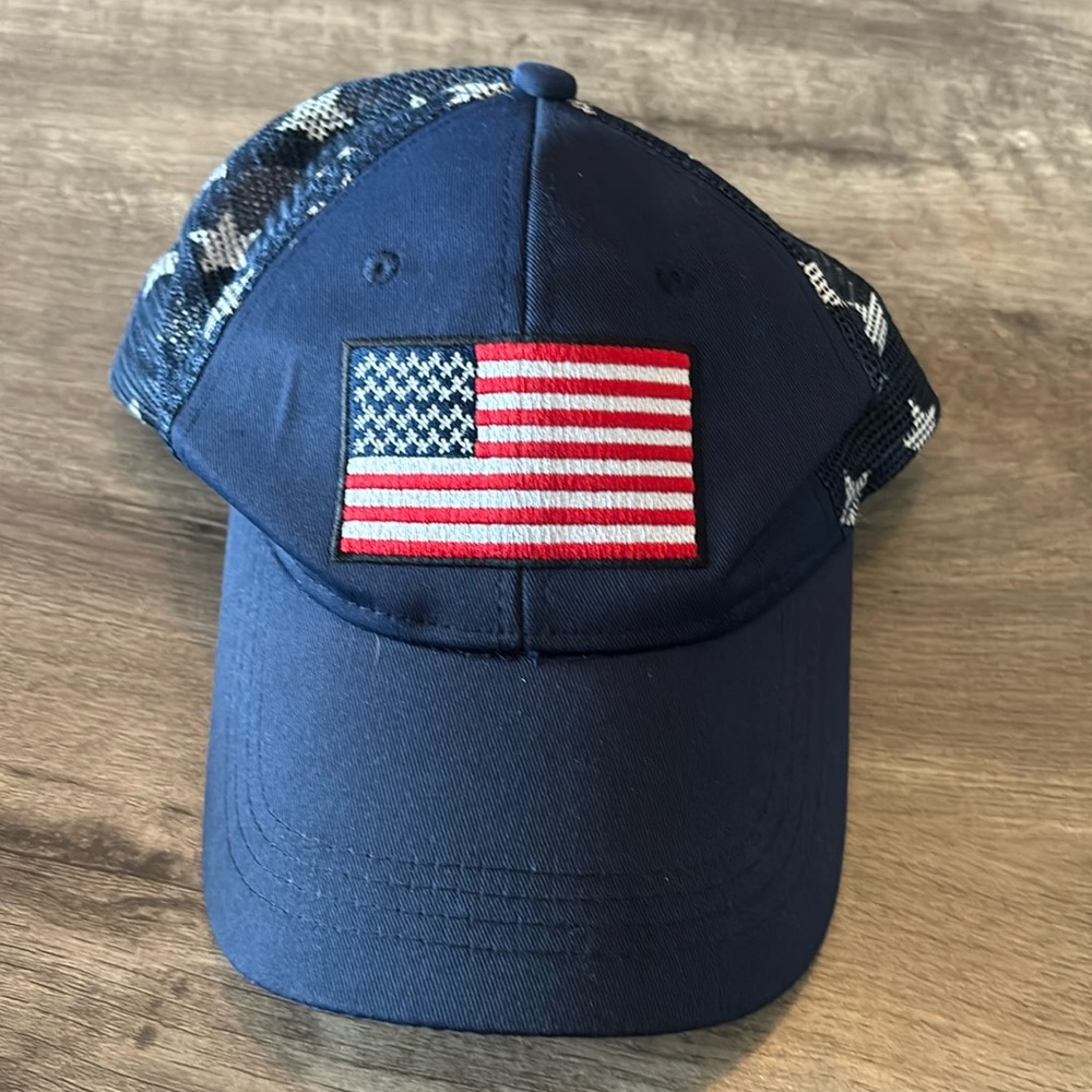 NWOT Collection Eighteen American Flag baseball cap